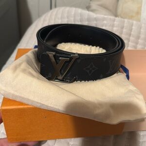 I’m selling a Louis Vuitton belt